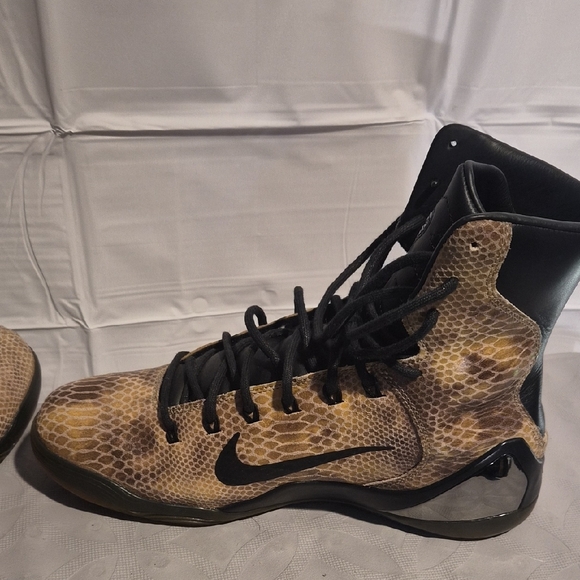 Kobe Beyant 9 High EXT Snakeskin Sneakers Size 10.5 Pre-owned No Box. Hat Is NWT - Picture 7 of 14